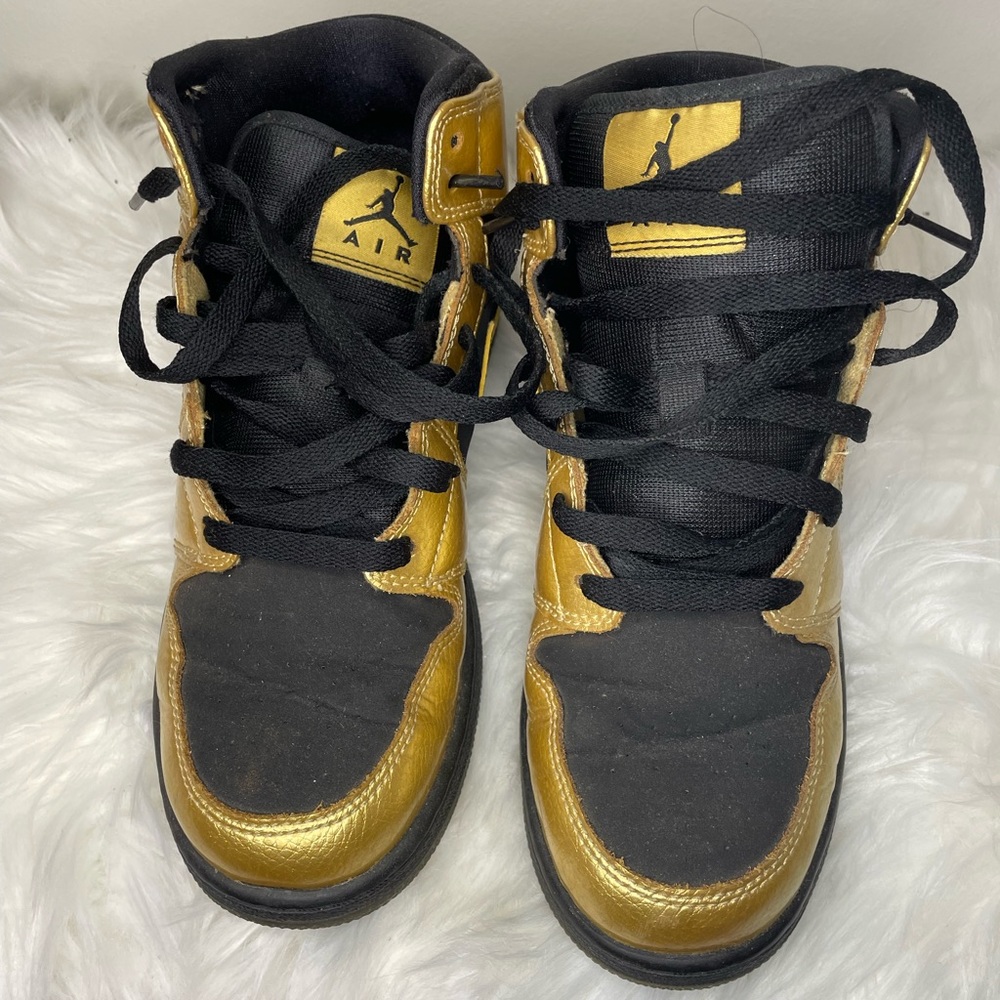 Jordan Mid 1 Metallic Gold Coin Black